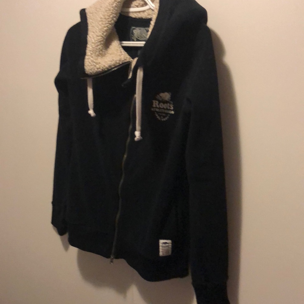 Women’s XS Roots sweater